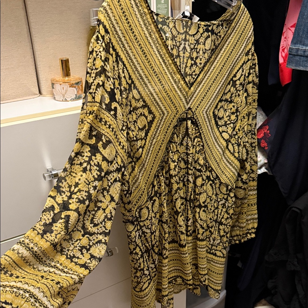 🌹FINAL PRICE DROP❤️ Rose and Olive Bohemian Yellow and Black Patterned Blouse